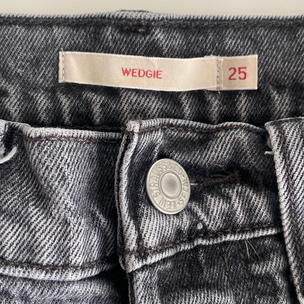 Levi’s WEDGIE Jeans - Picture 6 of 7